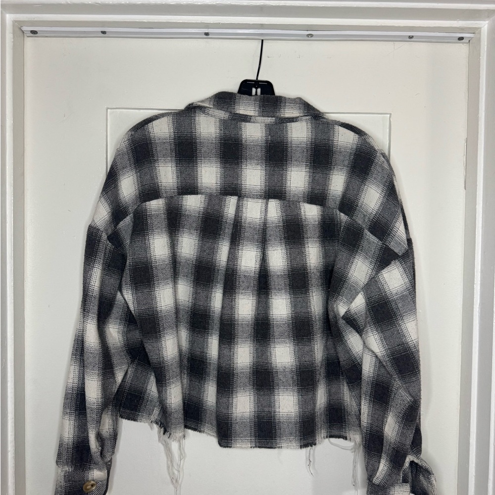 Mod Ref
cropped plaid button down - Picture 2 of 3
